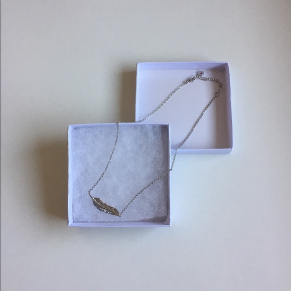 Elle Feather Necklace - Picture 2 of 7